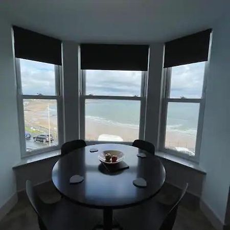 Superb 2 Bedroom Sea View Flat سكرابورو المظهر الخارجي الصورة