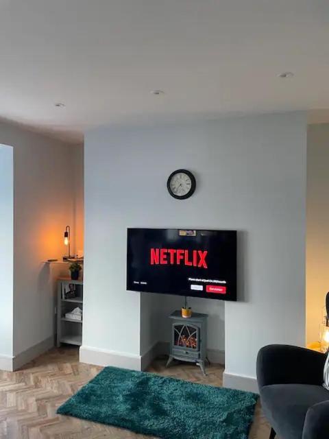 Superb 2 Bedroom Sea View Flat سكرابورو المظهر الخارجي الصورة