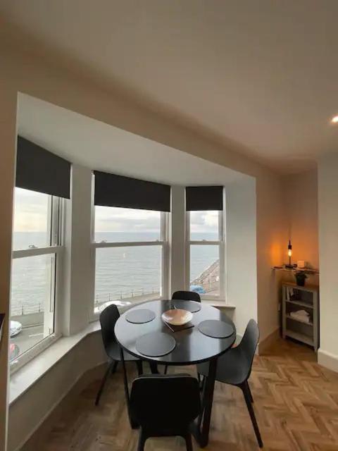Superb 2 Bedroom Sea View Flat سكرابورو المظهر الخارجي الصورة